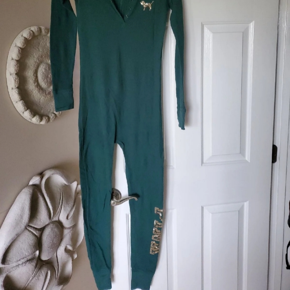 🎄 VICTORIA'S SECRET Happy Holla Days Onesie 🎄 - Picture 5 of 12